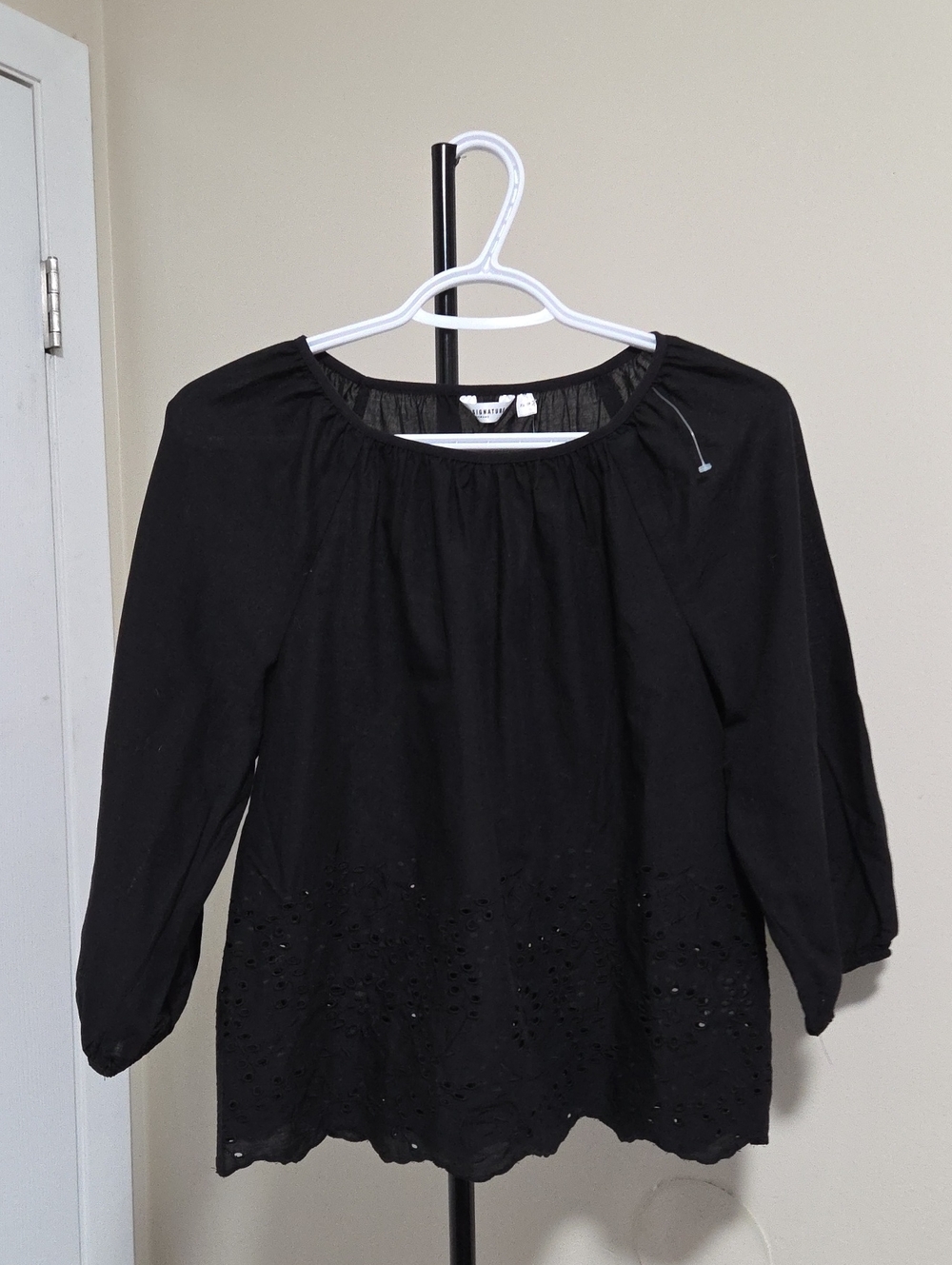 Nwt Reitmans Black Eyelet-Hem Peasant Blouse